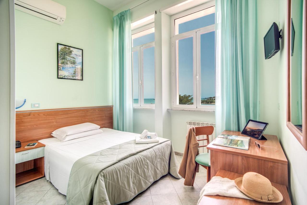 Villa Mg Hotel Santa Marinella Ngoại thất bức ảnh