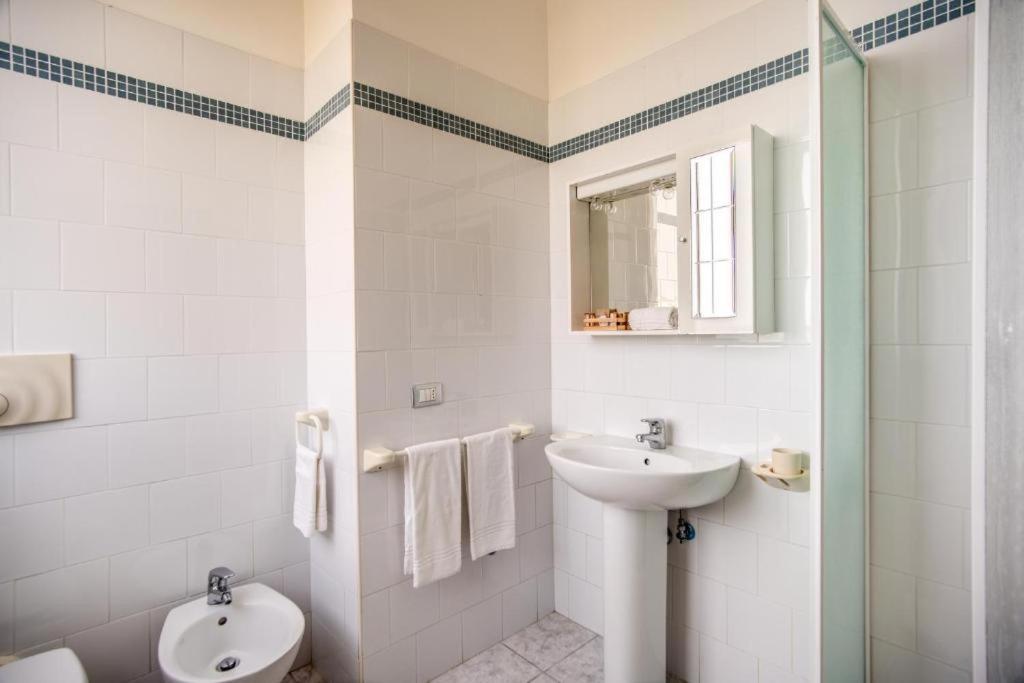 Villa Mg Hotel Santa Marinella Ngoại thất bức ảnh