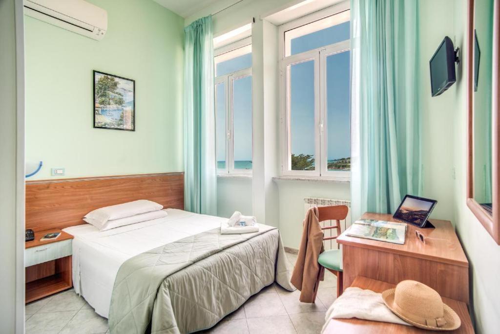 Villa Mg Hotel Santa Marinella Ngoại thất bức ảnh
